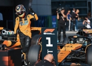 爱游戏娱乐-迈凯伦险胜梅赛德斯，佩雷兹点燃赛场