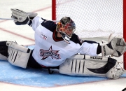 爱游戏tv-拉文惊艳四座引爆全场，深圳队火力全开压制老鹰展现实力