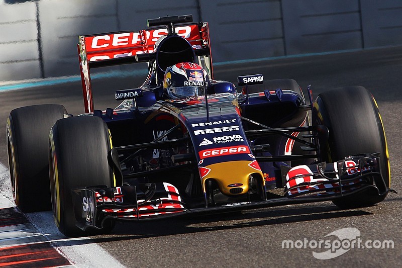 红牛二队力克阿斯顿马丁，塞恩斯点燃赛场