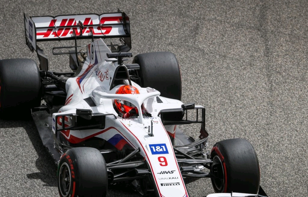 哈斯车队完胜索伯车队，诺里斯刷新纪录