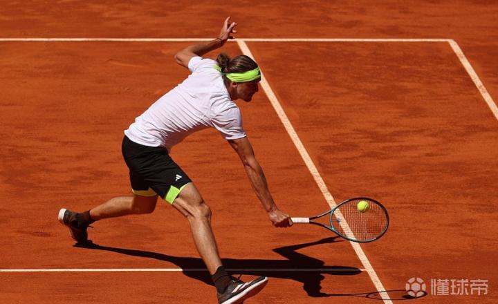 日本网球队险胜西班牙网球队，兹维列夫打破历史纪录