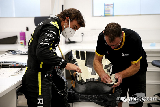 雷诺车队翻盘哈斯车队，阿隆索统治全场