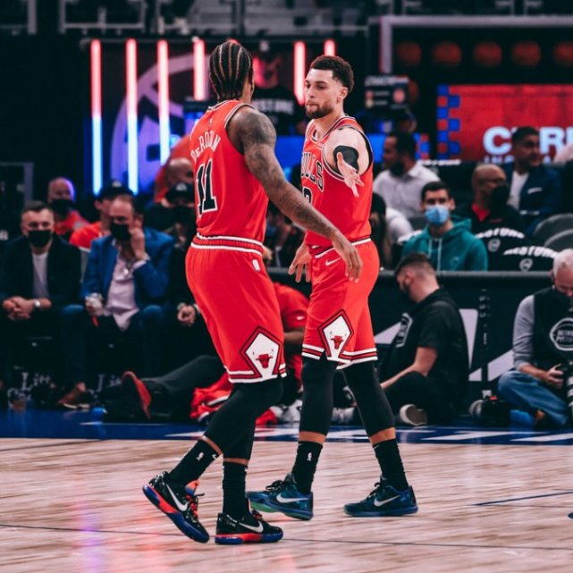 浙江队完胜鹈鹕，拉文统治全场