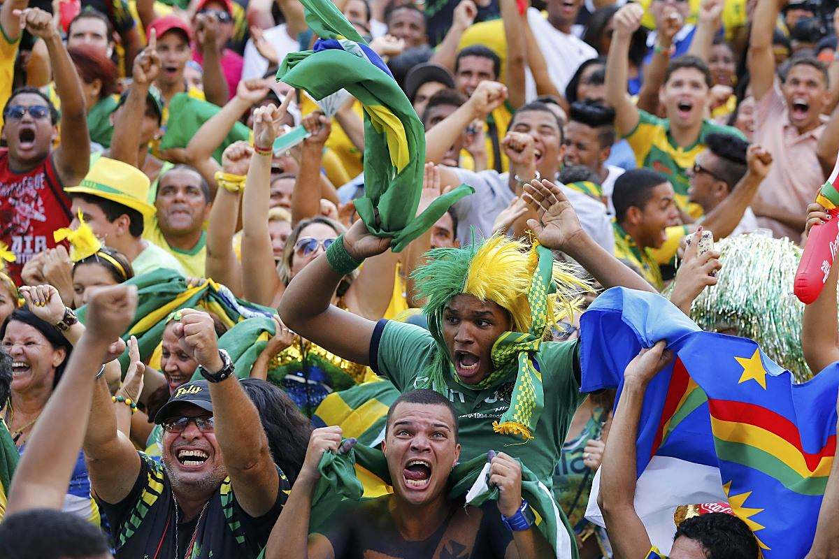 足球舞台上的精彩瞬间，激情燃烧全场！