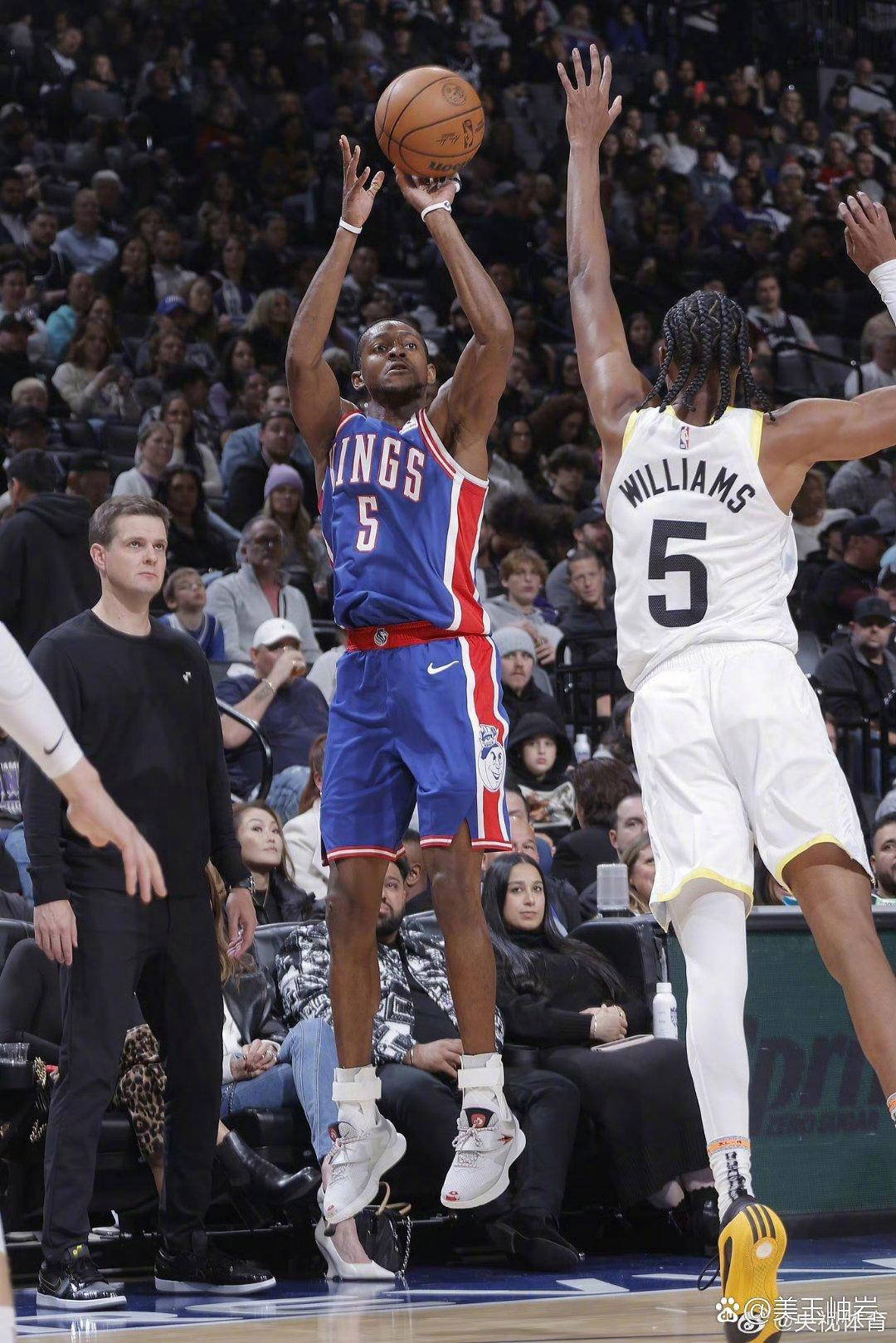 魔术主场力克篮网，福内双响炮助攻王