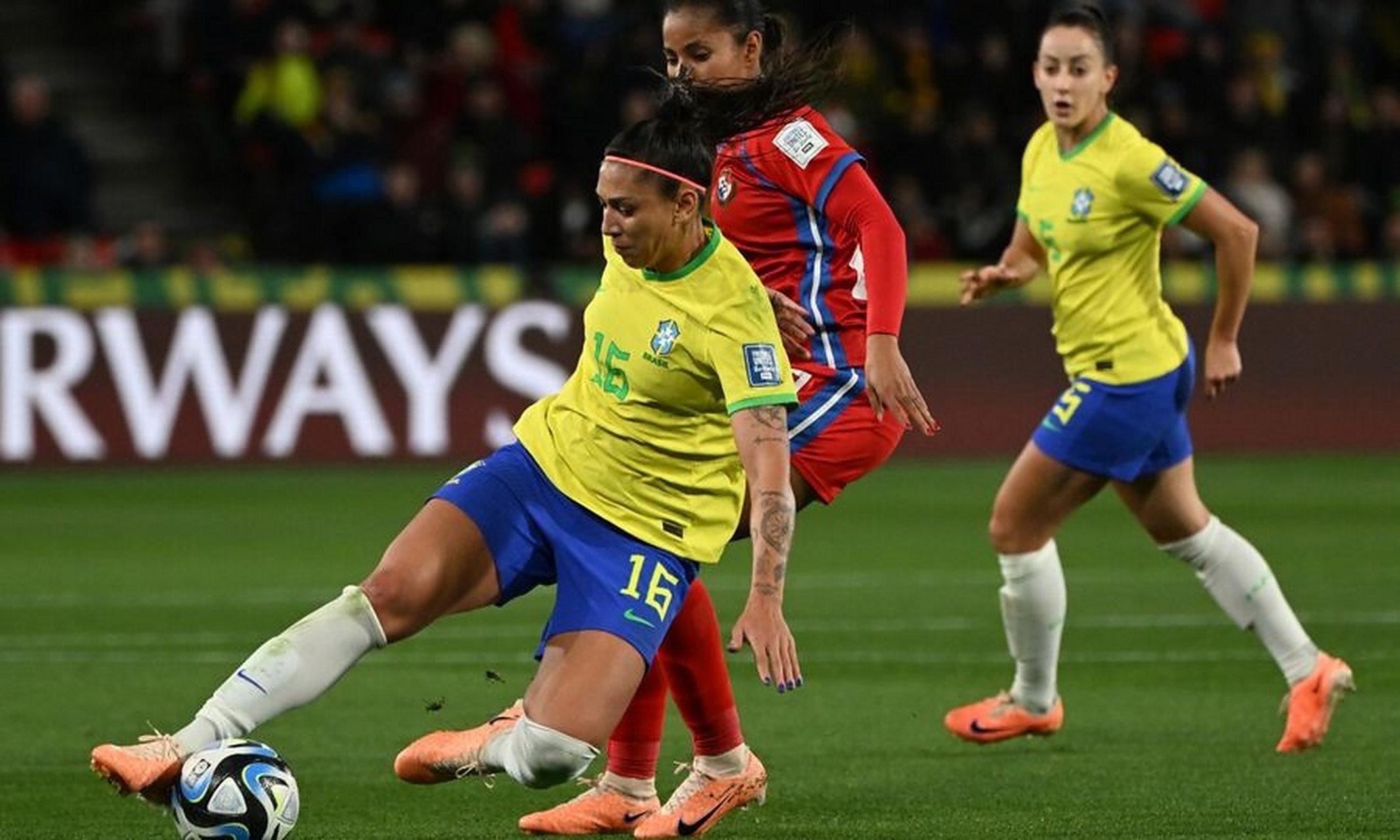 法国女足挑战巴西，备战本届比赛