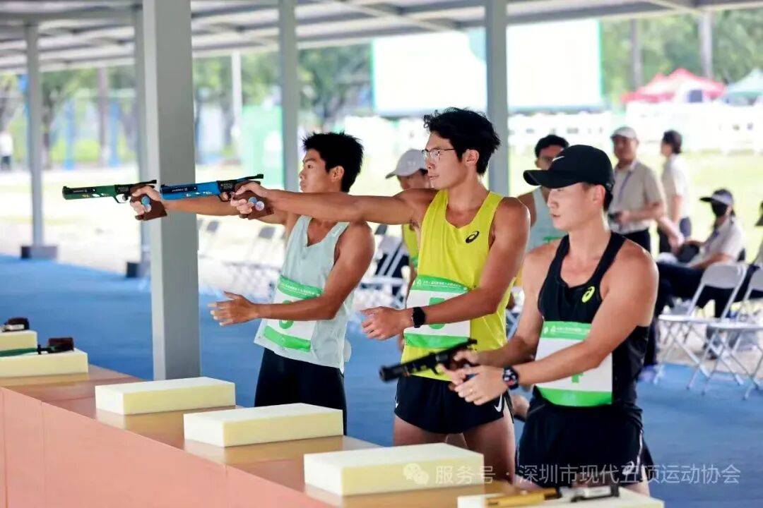 比赛场上的热血拼搏，荣誉之路坎坷不平！