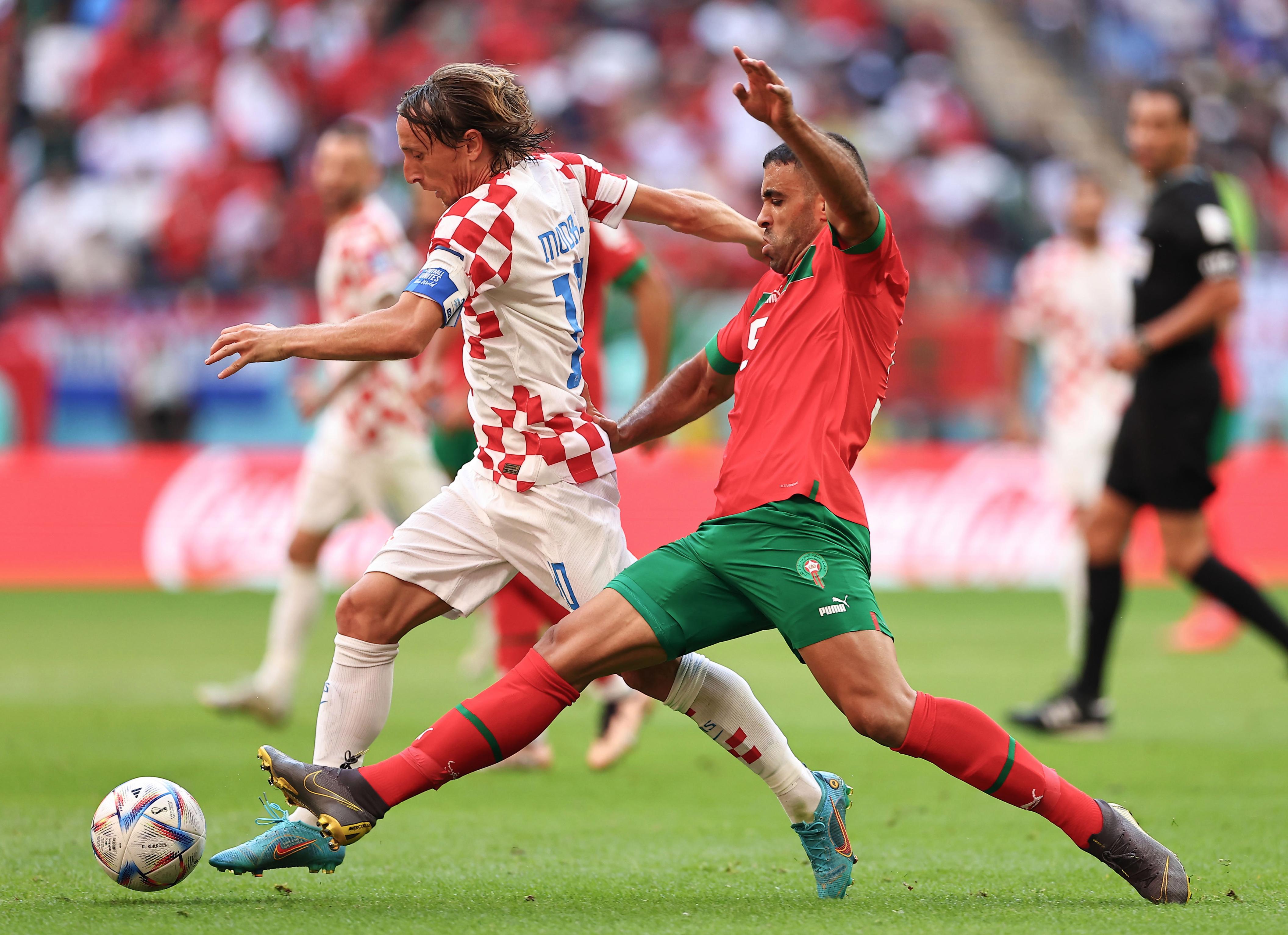 塞尔维亚全队备战克罗地亚，斗志昂扬迎接比赛